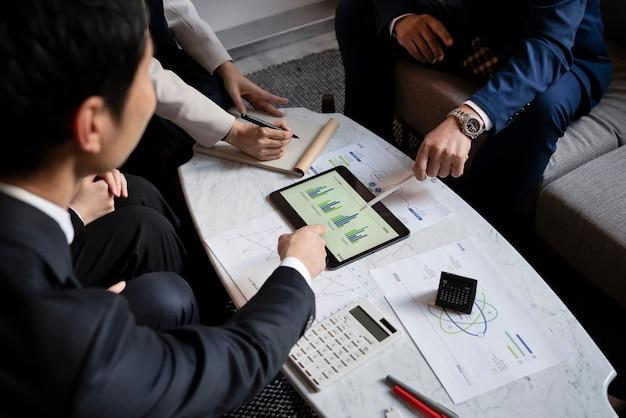 Informative Guide to Choosing the Right Financial Consultant for Your Needs